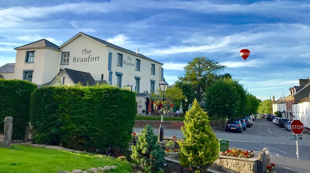 The Beaufort, Raglan Hotel Buitenkant foto